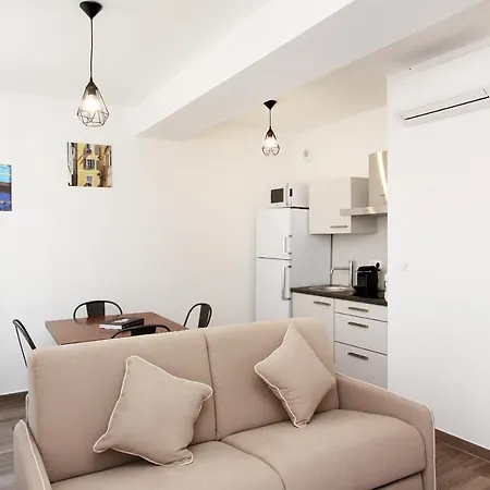 Appartement T2 Confortable Et Calme, 4 Rue Conventionnel Chiappe, Quartier Citadelle! *